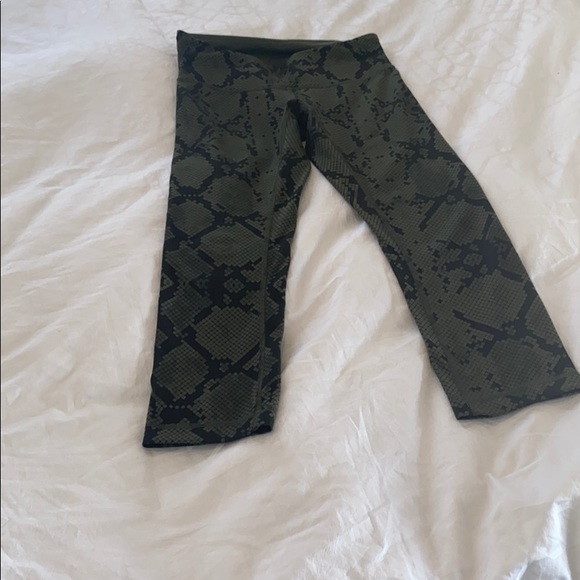 Lululemon - Picture 2 of 5